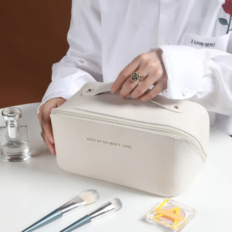 Fashion Large Capacity Portable Makeup Bag Women Cosmetic Bag Toiletries Organizer Female Storage Makeup Cases